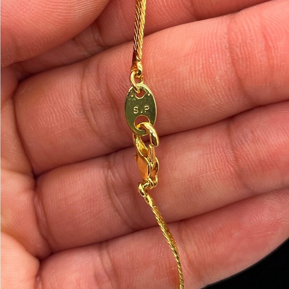 A Beautiful 10K Gold Plated Marquis Cut Cz Set Braided Herringbone Avon Necklace - Picture 3 of 10